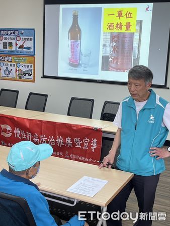 ▲門諾醫院將「遠距醫療巡迴車」駛入臨海的台東縣東河鄉免費為鄉親進行肝臟纖維化篩檢。（圖／記者王兆麟翻攝，下同）