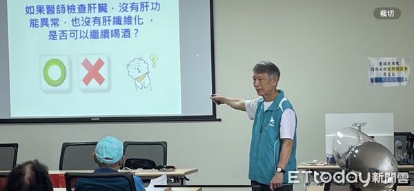 ▲門諾醫院將「遠距醫療巡迴車」駛入臨海的台東縣東河鄉免費為鄉親進行肝臟纖維化篩檢。（圖／記者王兆麟翻攝，下同）