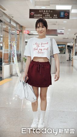 ▲▼網紅陳沂被控盜用律師李怡貞的臉書虛擬頭像圖卡寫業配文，涉犯《著作權法》，今（23日）到台北地院首度出庭，強調自己沒錯但願意調解 。（圖／記者黃哲民攝）