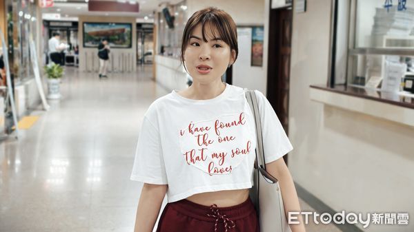 ▲▼網紅陳沂被控盜用律師李怡貞的臉書虛擬頭像圖卡寫業配文，涉犯《著作權法》，今（23日）到台北地院首度出庭，強調自己沒錯但願意調解 。（圖／記者黃哲民攝）
