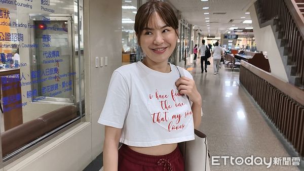 ▲▼網紅陳沂被控盜用律師李怡貞的臉書虛擬頭像圖卡寫業配文，涉犯《著作權法》，今（23日）到台北地院首度出庭，強調自己沒錯但願意調解 。（圖／記者黃哲民攝）