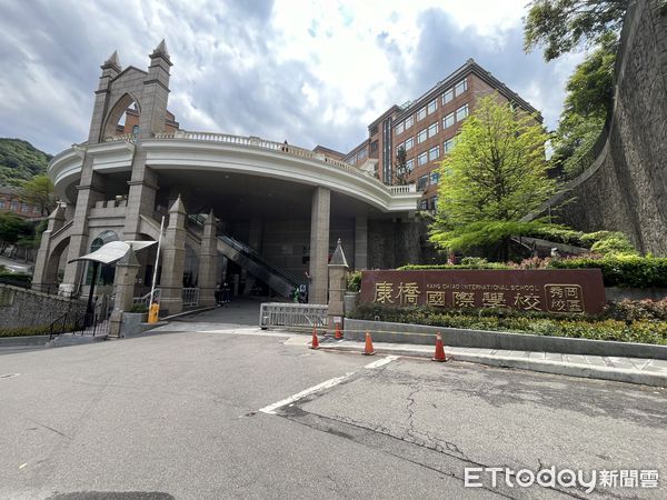 ▲▼康橋國際學校公關主任吳浩銘接受媒體聯訪。（圖／記者許敏溶攝）
