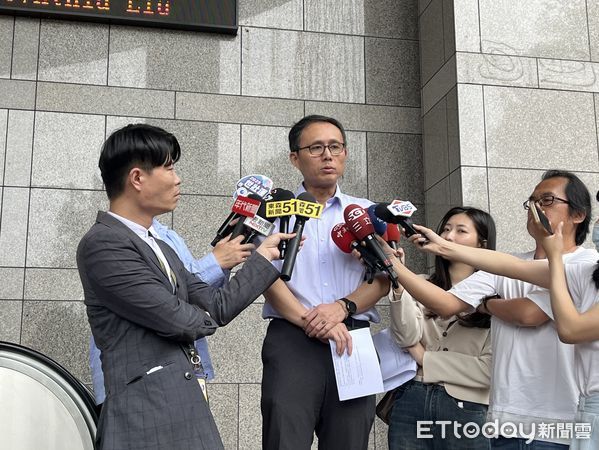 ▲▼康橋國際學校公關主任吳浩銘接受媒體聯訪。（圖／記者許敏溶攝）