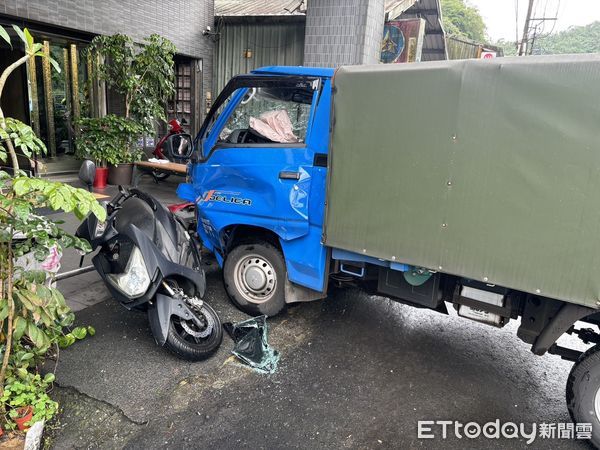 ▲▼       貨車追撞計程車  警到場疏導交通      。（圖／記者郭世賢翻攝）