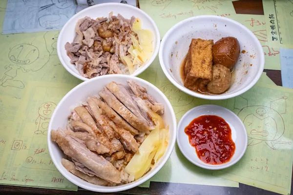 ▲▼高雄鴨肉飯【正宗鴨肉飯】左營區美食|必比登挖出來鴨肉飯排隊半小時也要吃|開店10分鐘煙燻鴨腿飯賣光也太狂|鴨肉宗師的手切鴨肉飯可遇不可求。（圖／部落客美熊很愛吃授權提供）