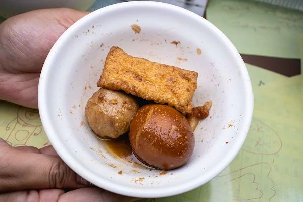 ▲▼高雄鴨肉飯【正宗鴨肉飯】左營區美食|必比登挖出來鴨肉飯排隊半小時也要吃|開店10分鐘煙燻鴨腿飯賣光也太狂|鴨肉宗師的手切鴨肉飯可遇不可求。（圖／部落客美熊很愛吃授權提供）