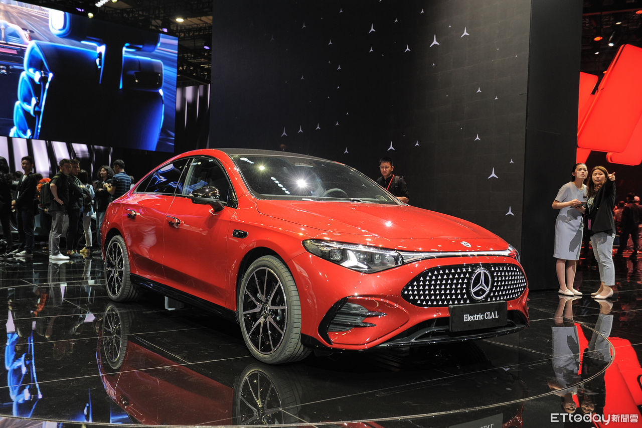 ▲賓士Vision V概念車、CLA L電動車。（圖／記者林鼎智攝）