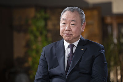 華府學者提投降論！稱中共直通藍委下指令　俞大㵢舉鏟子超人反擊