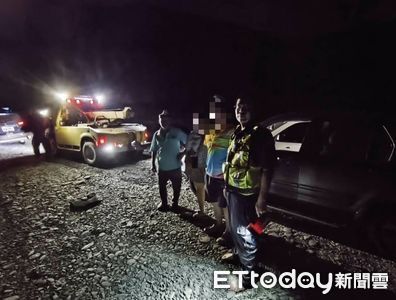 下山開錯路！山友刁車卡溪底動不了　枋寮警及時救援
