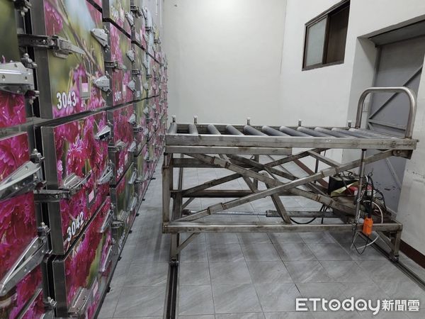 ▲殯儀館,冰櫃。（圖／記者游瓊華翻攝）