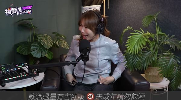 ▲▼佩甄自爆主持沒穿內褲，小禎笑到崩潰 。（圖／翻攝自YouTube／禎甄要chat內）