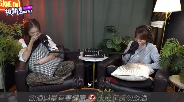 ▲▼佩甄自爆主持沒穿內褲，小禎笑到崩潰 。（圖／翻攝自YouTube／禎甄要chat內）