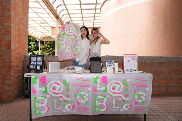 圖三：世新圖傳系畢籌小組推出多項周邊商品，並在校內外及社群媒體上策劃多場互動推廣活動。（圖／世新大學提供）