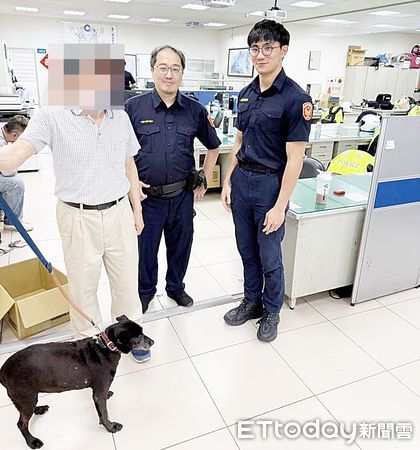 ▲桃園警分局督察組巡官黃培樺通知飼主徐先生到分局領回愛犬，也感謝員警熱心協助。（圖／記者沈繼昌翻攝）