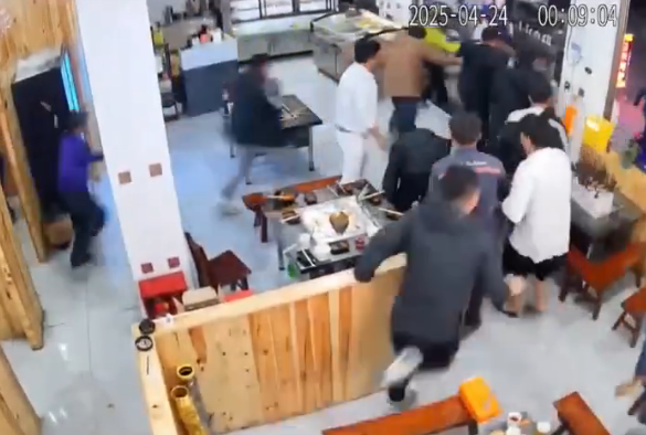 ▲▼雲南深夜發生4.8級地震。（圖／翻攝自微博／荔枝新聞）