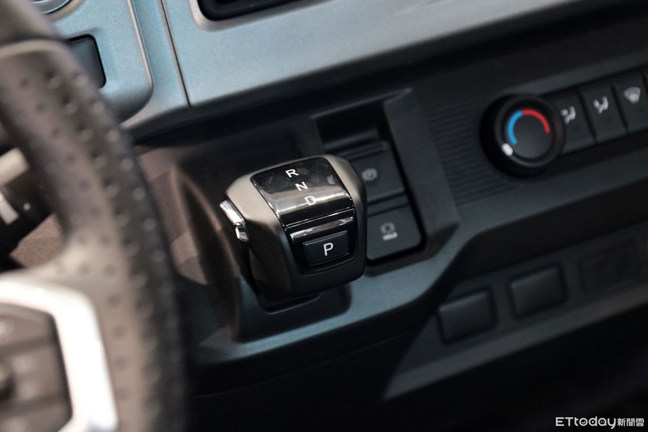 ▲首部國產電動3.5噸貨車「中華ET35內裝曝光」！最快8月進入量產。（圖／記者張慶輝攝）