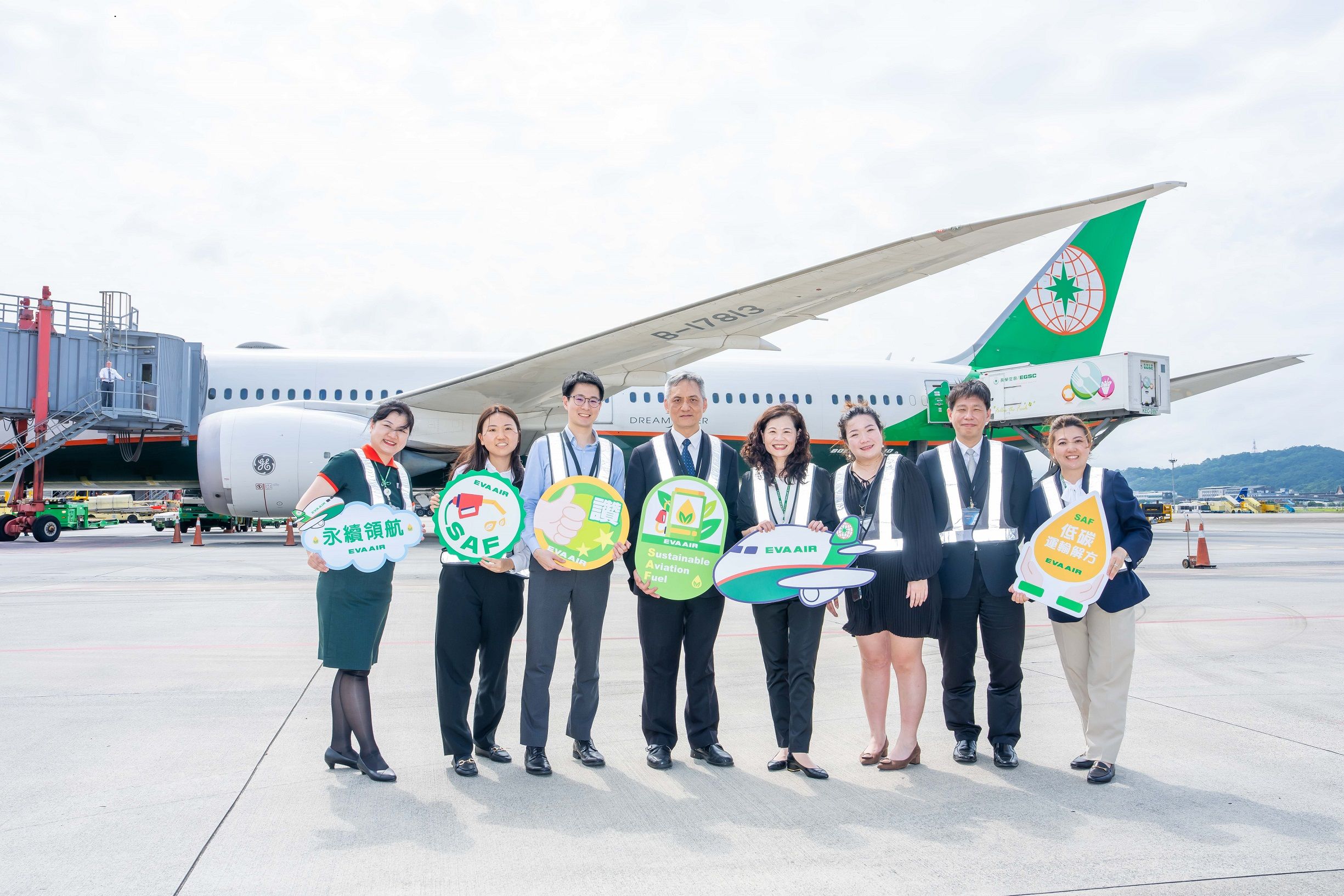 ▲長榮航於台北松山機場同步響應民航局永續航空燃油試行計畫。（圖／長榮航提供）