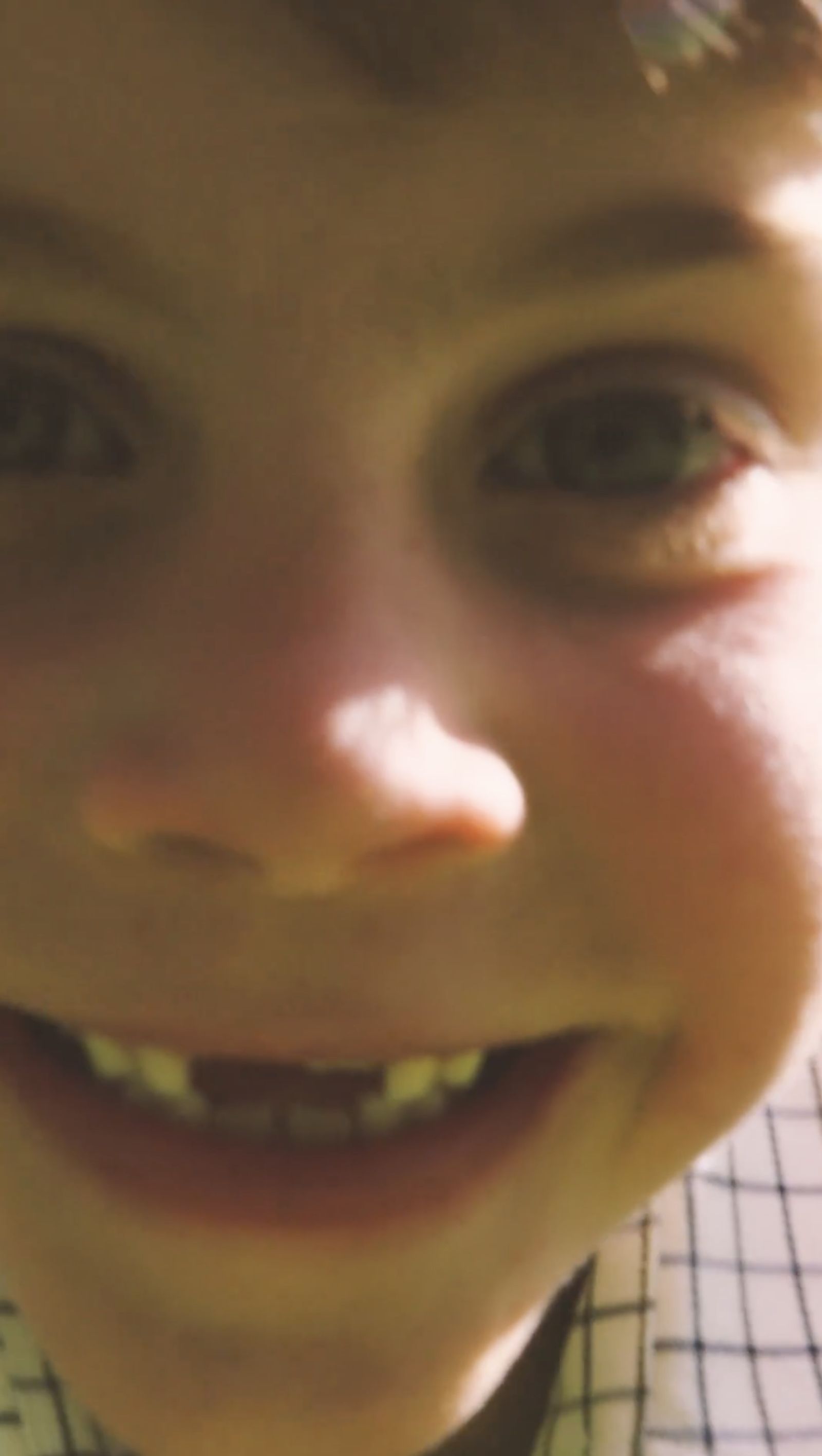 路易王子7歲生日打破王室傳統　缺牙弟神複製媽咪凱特王妃