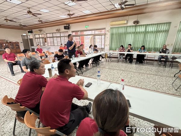 ▲台南市消防局第三大隊攜手民間團體，實地演練北門等易淹水地區的防汛部署，備妥救災器材與疏散機制，強化氣候變遷下的應變力。（記者林東良翻攝，下同）