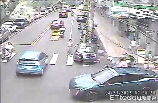 ▲李女騎車行經路口未減速，撞上走行人穿越道的江男。（圖／記者陸運陞翻攝）