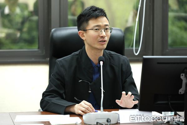 ▲▼台北市長蔣萬安24日率市府局處首長赴民眾黨團說明市府重大法議案，民眾黨籍市議員林珍羽、陳宥丞、張志豪、黃瀞瑩，以及新黨市議員侯漢廷出席。（圖／記者湯興漢攝）