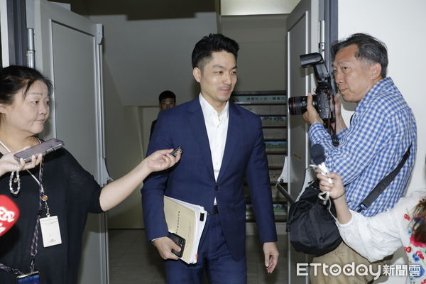 ▲▼台北市長蔣萬安24日率市府局處首長赴民眾黨團說明市府重大法議案，民眾黨籍市議員林珍羽、陳宥丞、張志豪、黃瀞瑩，以及新黨市議員侯漢廷出席。（圖／記者湯興漢攝）