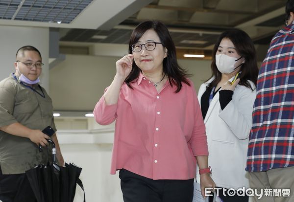 ▲▼台北市長蔣萬安24日率市府局處首長赴民眾黨團說明市府重大法議案，民眾黨籍市議員林珍羽、陳宥丞、張志豪、黃瀞瑩，以及新黨市議員侯漢廷出席。（圖／記者湯興漢攝）