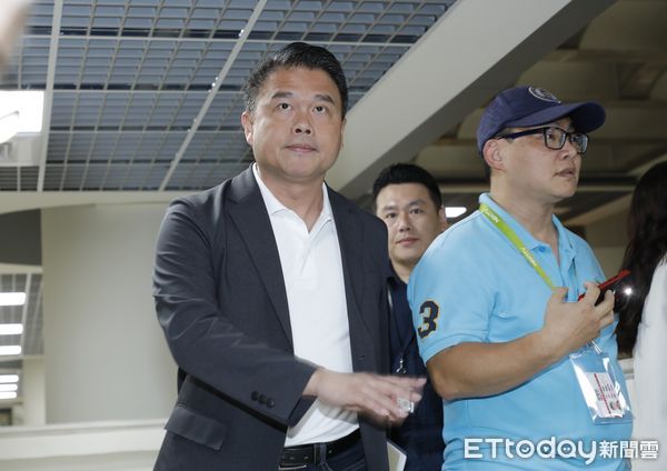 ▲▼台北市長蔣萬安24日率市府局處首長赴民眾黨團說明市府重大法議案，民眾黨籍市議員林珍羽、陳宥丞、張志豪、黃瀞瑩，以及新黨市議員侯漢廷出席。（圖／記者湯興漢攝）