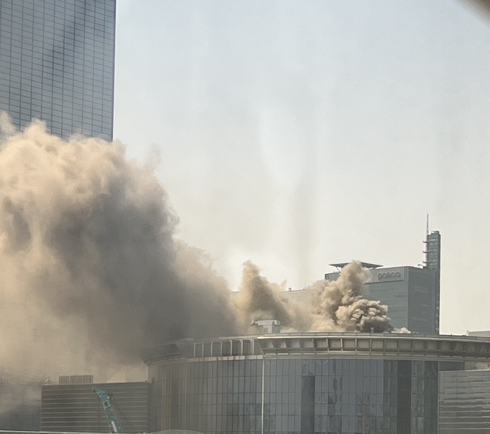 ▲▼首爾COEX起火。(圖/翻攝自X)