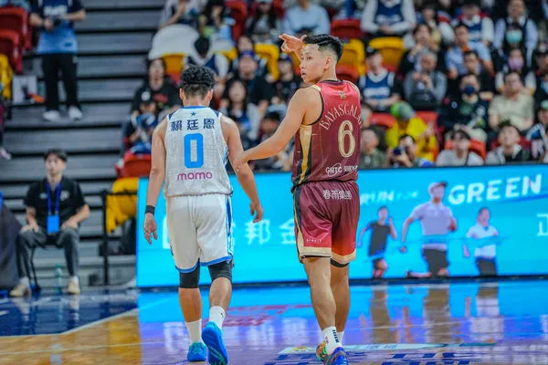 ▲勇士賴廷恩、柏德，獵鷹白薩。（圖／PLG提供）