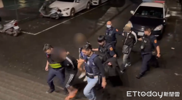 ▲▼             新北中和一名42歲謝姓男子遭多人圍毆、砍傷，自行爬起求救。（圖／記者陸運陞翻攝，下同）