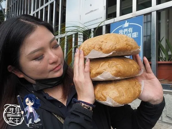 ▲▼草屯超大黑糖饅頭。（圖／部落客民宿女王芽月授權提供）