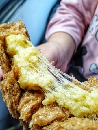 ▲▼草屯超大黑糖饅頭。（圖／部落客民宿女王芽月授權提供）