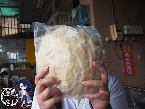 ▲▼草屯超大黑糖饅頭。（圖／部落客民宿女王芽月授權提供）
