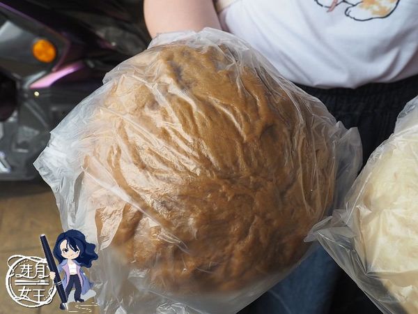 ▲▼草屯超大黑糖饅頭。（圖／部落客民宿女王芽月授權提供）
