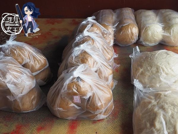 ▲▼草屯超大黑糖饅頭。（圖／部落客民宿女王芽月授權提供）
