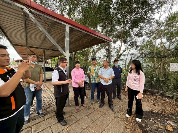 ▲▼民進黨立委陳瑩與伍麗華表示，紅葉國小棒球場年久失修，她們成功協助紅葉國小爭取近600萬修繕經費。（圖／陳瑩辦公室提供）