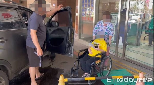 ▲▼警車鳴笛開道僅5分鐘就將羊水破裂待產的孕婦安全護送到醫院。（圖／鳳林警分局提供，下同）