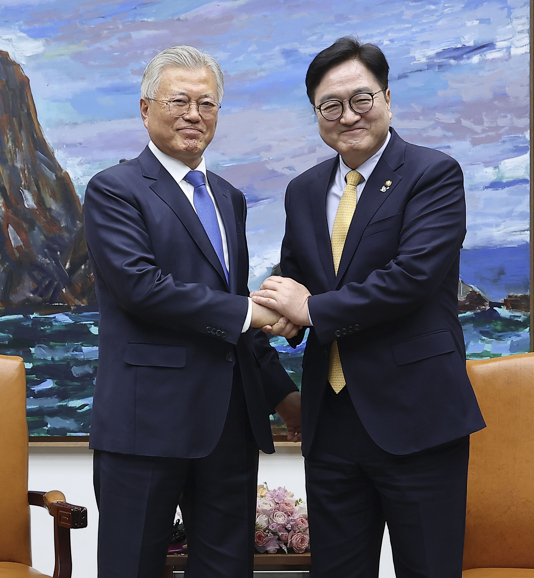 ▲▼文在寅25日與南韓國會議長禹元植進行面談。（圖／VCG）