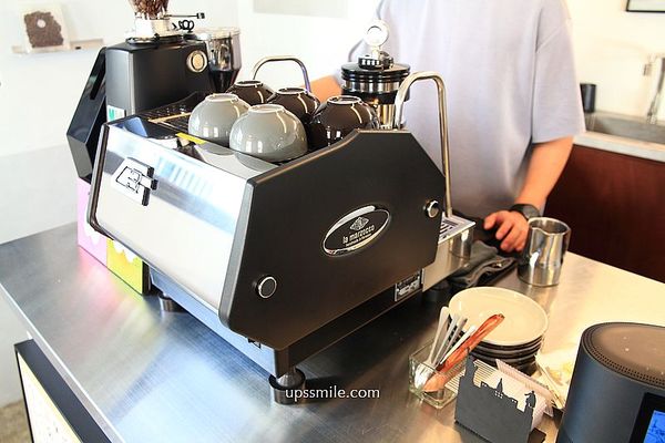 ▲▼【捷運小巨蛋咖啡】hierin coffee，城市叢林中莫蘭迪綠色歐風咖啡廳，松山區自家烘焙咖啡廳，美式咖啡只要70元、熱拿鐵85元，捷運小巨蛋站不限時咖啡廳。（圖／部落客UPSSMILE向上的微笑萍子 旅食設影授權提供）