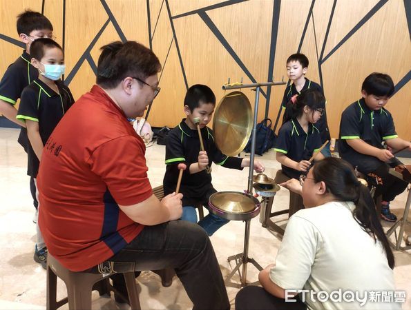 ▲8所參與布袋戲教育扎根計畫學校參加113學年度全國學生創意戲劇比賽，獲得優等以上佳績，其中6隊更獲得特優的成績。（圖／記者游瓊華翻攝）