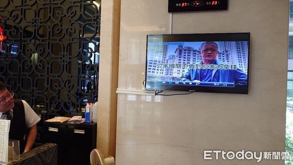 ▲▼第六分局長周俊銘上次現身酒店宣導防詐，這次再深入社區，令人印象深刻。（圖／警方提供，下同）