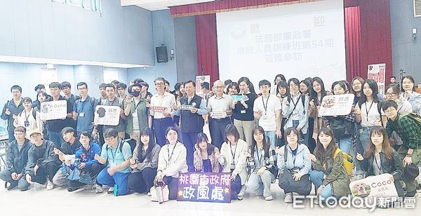 ▲法務部廉政署學員今天上午走訪桃園市政府警察局，會後學員與警察局、市府政風室人員合影。（圖／記者沈繼昌翻攝）