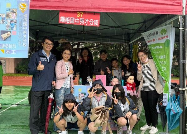 ▲桃園市國中技藝競賽優秀選手受獎
