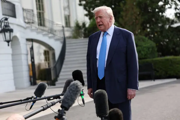 ▲▼川普受訪回答記者問題。（圖／路透）