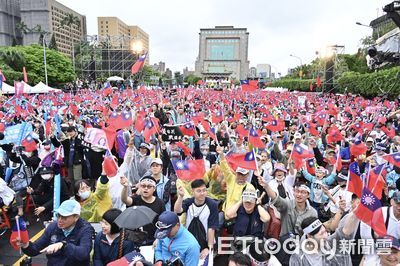 藍白426上凱道！外國記者「直白3字」評價：對台灣人侮辱性極強
