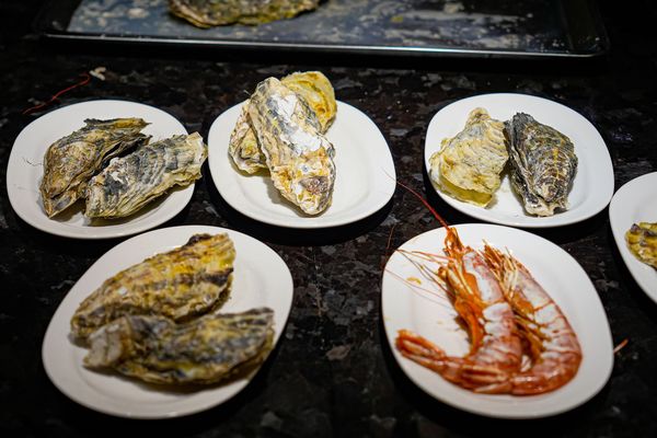 ▲▼豐FOOD海陸百匯 鮪魚季｜台北自助餐吃到飽，澎湃現流海鮮多國料理任你吃，週五限定鮪魚現切秀。（圖／部落客珊莎授權提供）