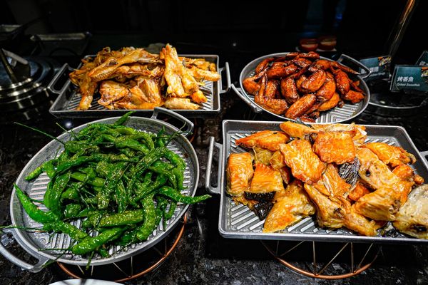▲▼豐FOOD海陸百匯 鮪魚季｜台北自助餐吃到飽，澎湃現流海鮮多國料理任你吃，週五限定鮪魚現切秀。（圖／部落客珊莎授權提供）