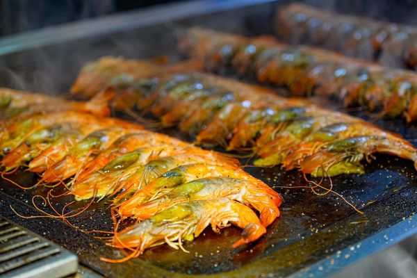 ▲▼豐FOOD海陸百匯 鮪魚季｜台北自助餐吃到飽，澎湃現流海鮮多國料理任你吃，週五限定鮪魚現切秀。（圖／部落客珊莎授權提供）