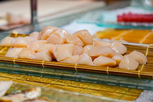 ▲▼豐FOOD海陸百匯 鮪魚季｜台北自助餐吃到飽，澎湃現流海鮮多國料理任你吃，週五限定鮪魚現切秀。（圖／部落客珊莎授權提供）